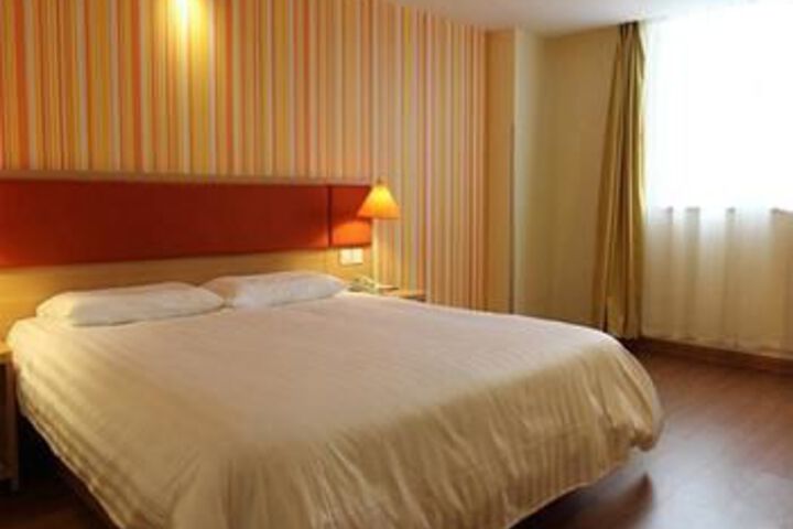 Room 3 of 11