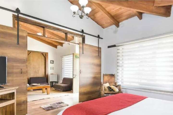 Room 11 of 28