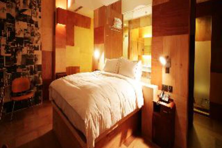 Room 3 of 8