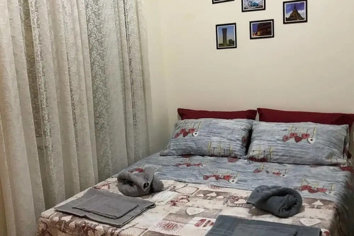 Room 2 of 10