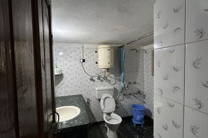 Room 10 of 12