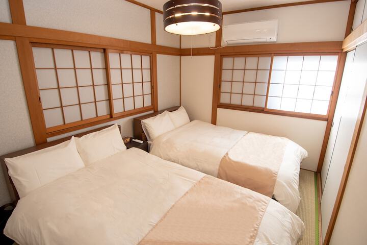 Room 10 of 31