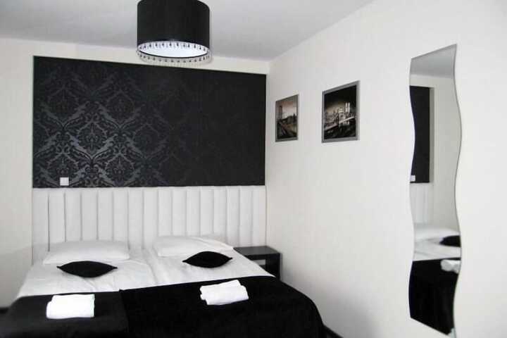 Room 4 of 18