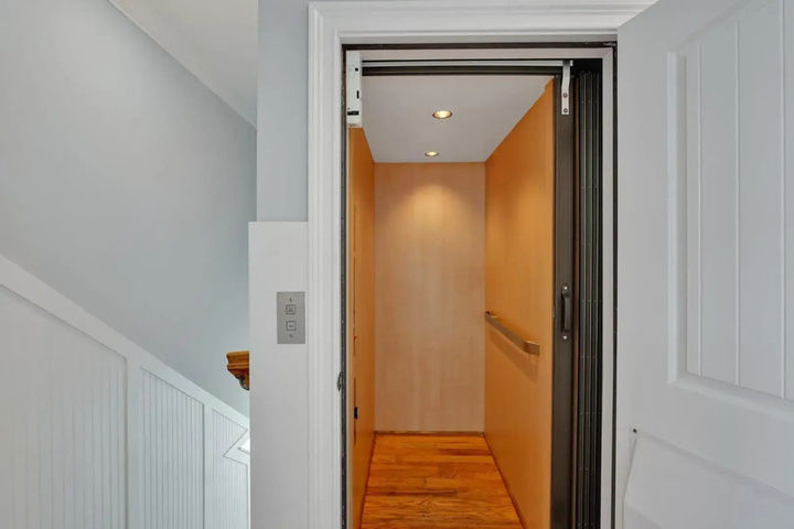 Room 6 of 24