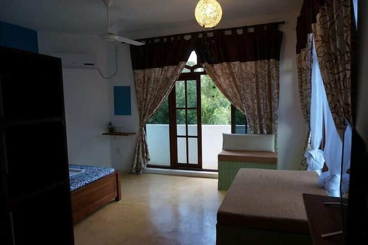 Room 6 of 30