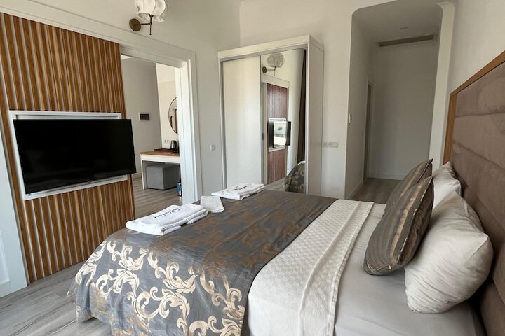 Room 8 of 40