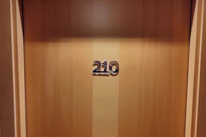 Room 26 of 86