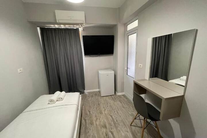 Room 2 of 39