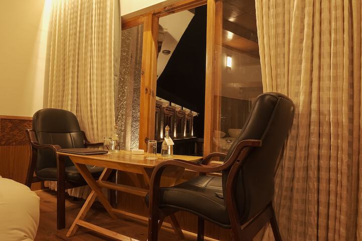 Room 8 of 27