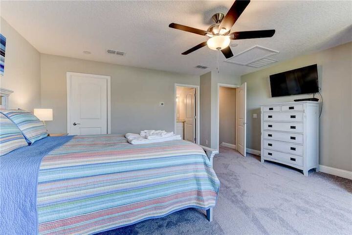 Beachykeen Wifi Pet Friendly Fenced Backyard in Jacksonville Beach, FL