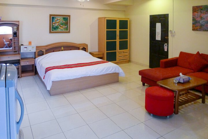 Room 4 of 36