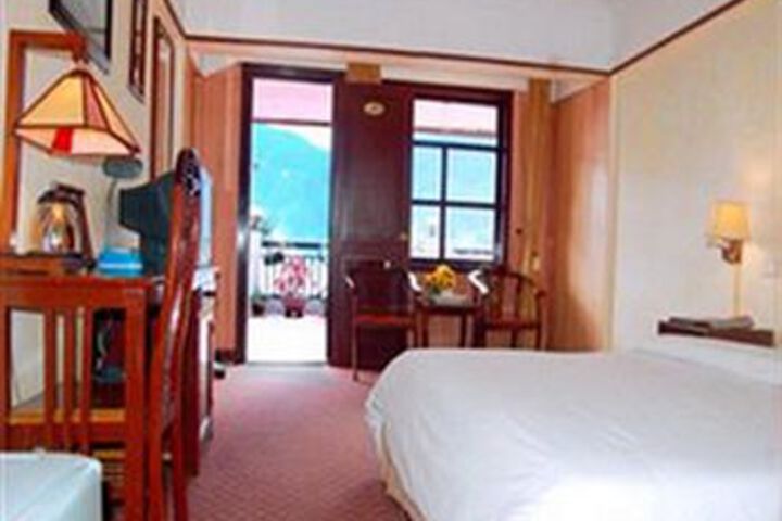 Room 8 of 23