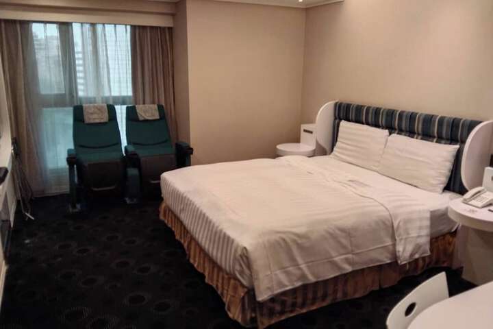 Room 26 of 61
