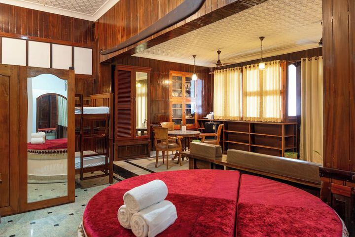 Room 16 of 80