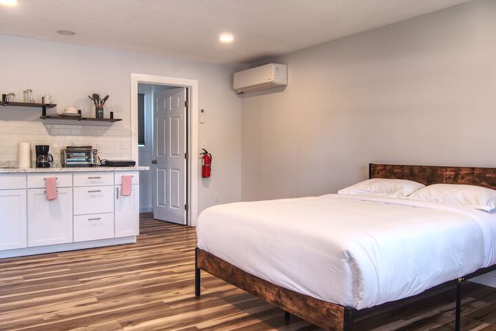 Comfort Studio 1 Queen Bed (5 of 20)