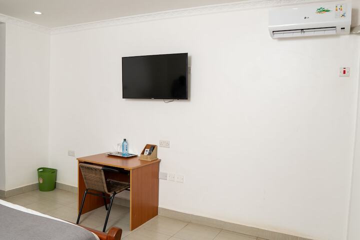 Room 9 of 48