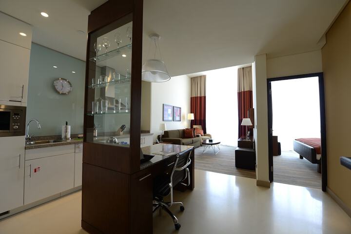 Room 33 of 76