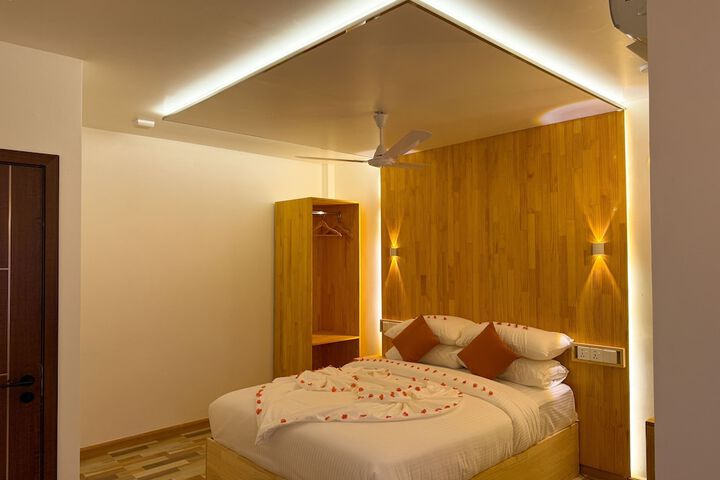 Room 10 of 11