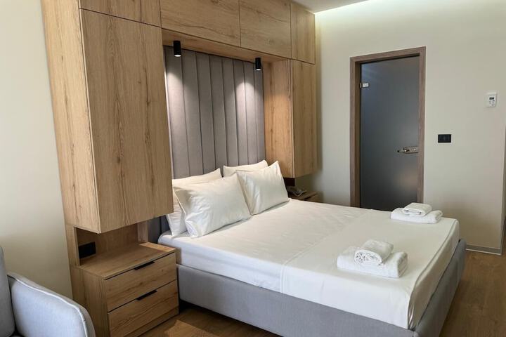 Room 4 of 23