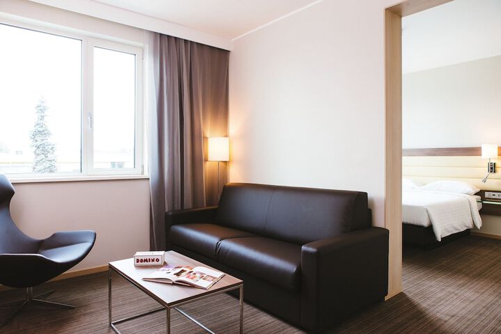 Room 9 of 46