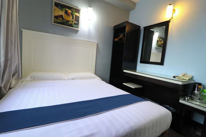 Room 37 of 61