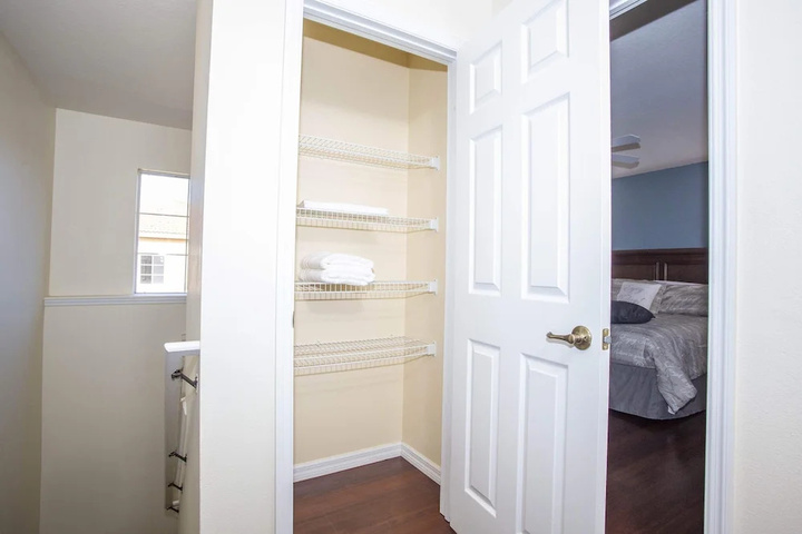Room 4 of 23
