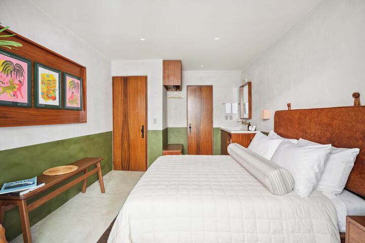Room 15 of 98