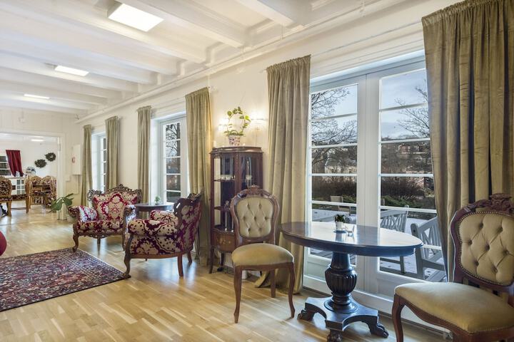 Breakfast/Coffee Service 9 of 18