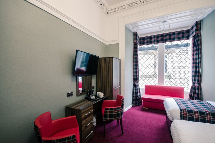Room 32 of 67