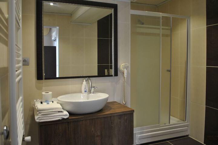 Room 9 of 23