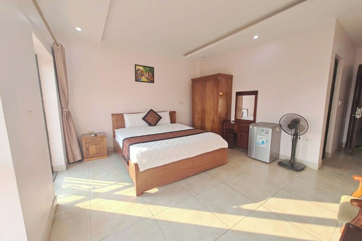 Room 10 of 42