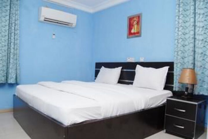 Room 34 of 83
