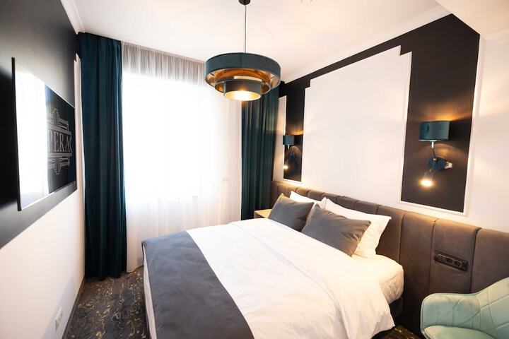 Room 8 of 42