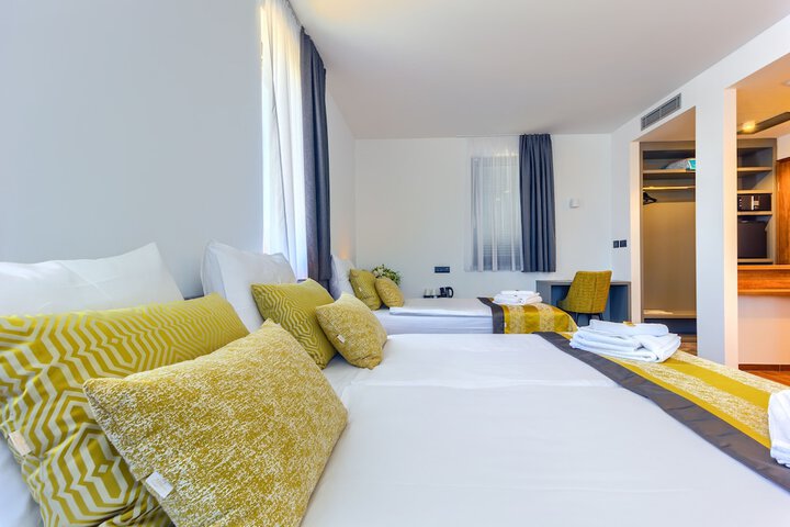 Room 43 of 114