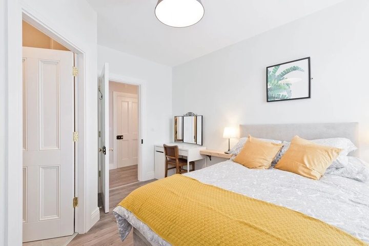 Room 4 of 13