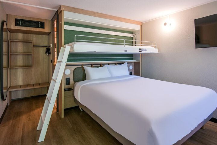 Room 14 of 42