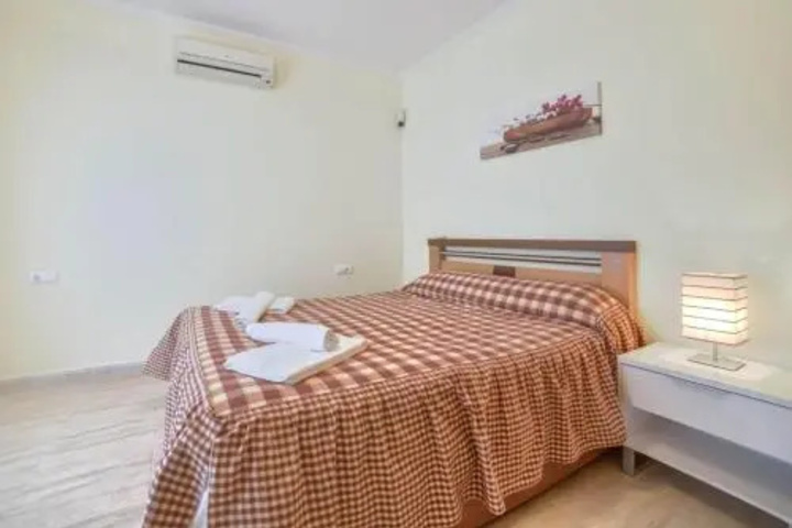 Room 4 of 17