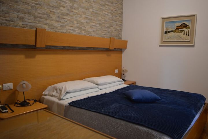 Room 27 of 69