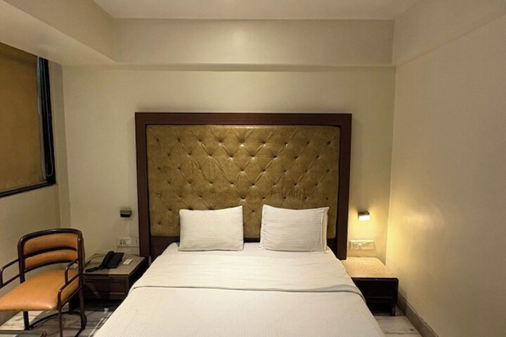 Room 20 of 33