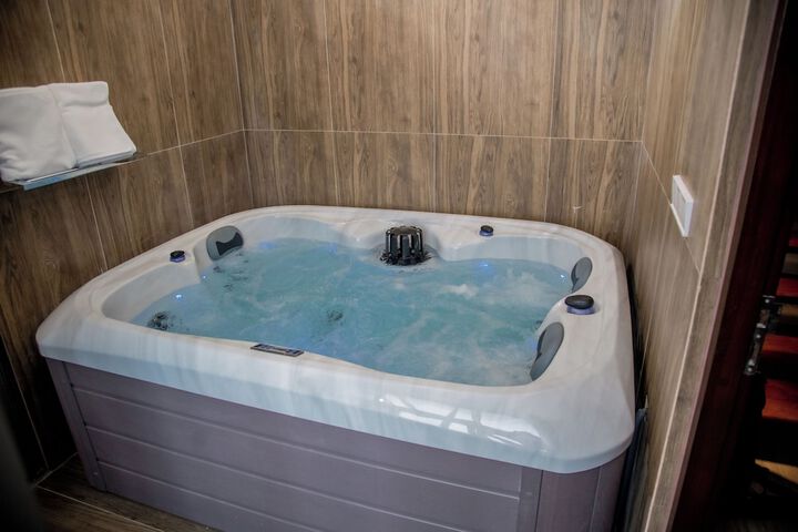 Hot Tub 99 of 131
