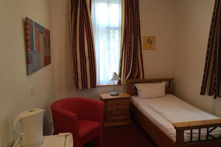 Room 17 of 47