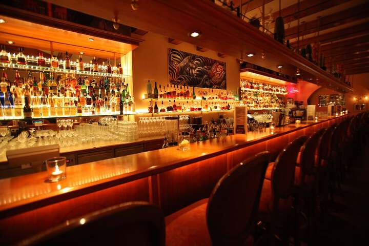 Lounge 54 of 57