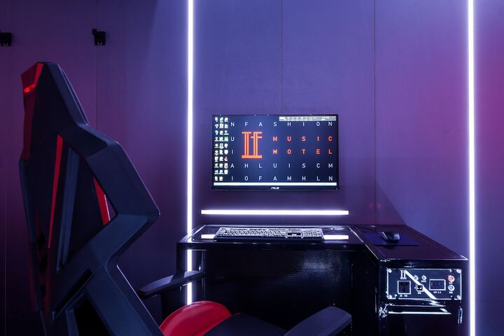 Room 14 of 99