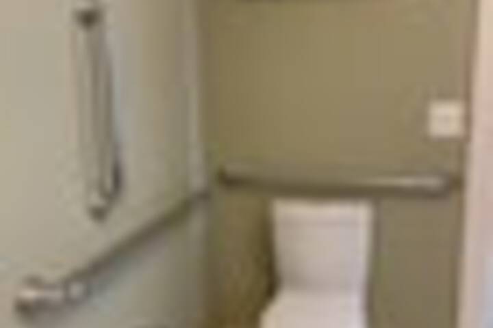 Room 140 of 285