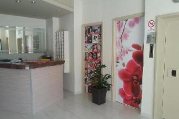 Room 13 of 23