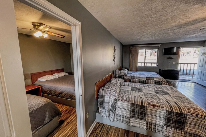 Room 20 of 39