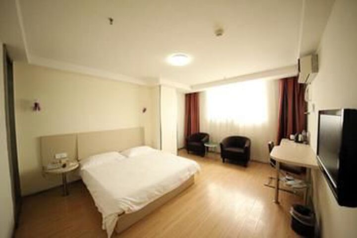 Room 6 of 29