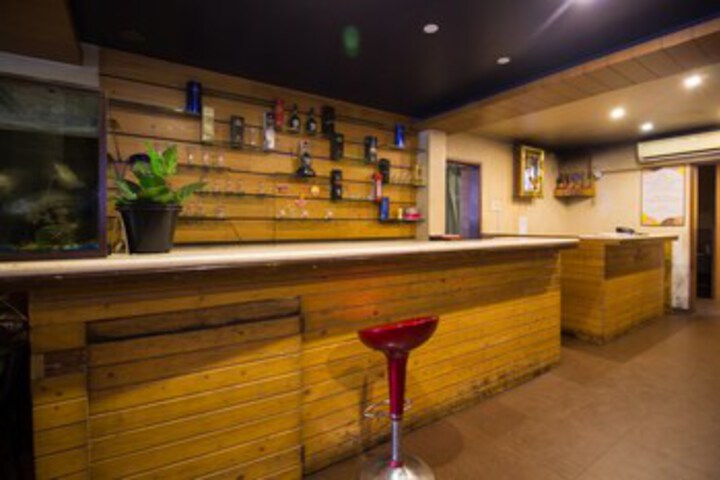 Lounge 14 of 23