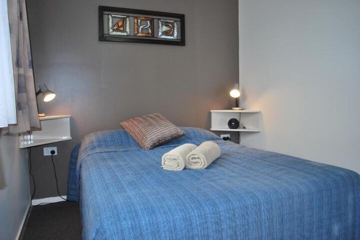 Room 6 of 25