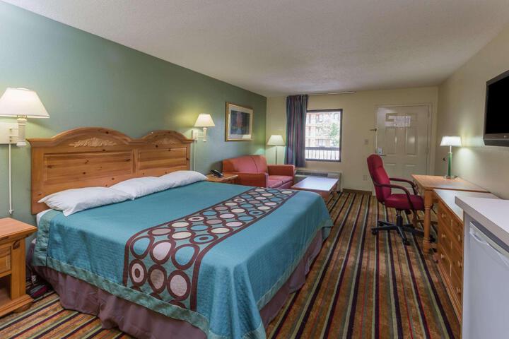 2 Queen Beds (5 of 6)